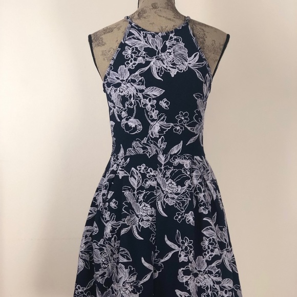 Blue and White Floral Dress - Picture 5 of 8